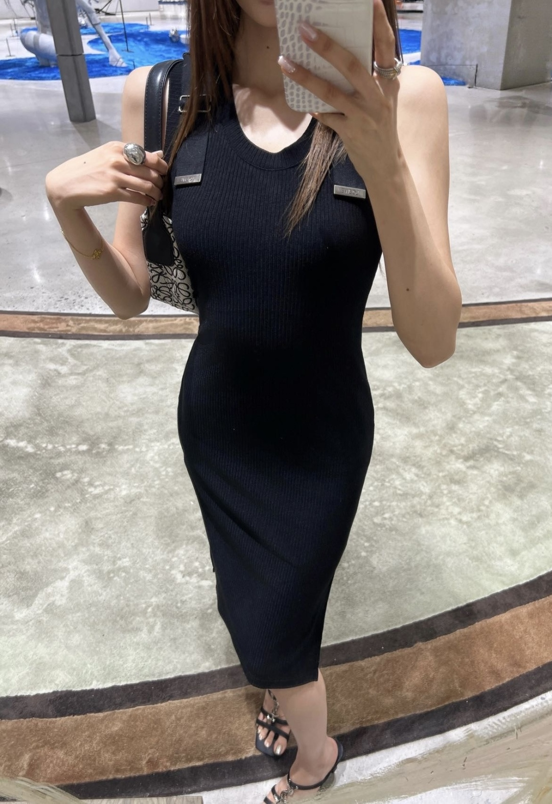 로에베 26 신상 메탈 버튼 민소매 원피스