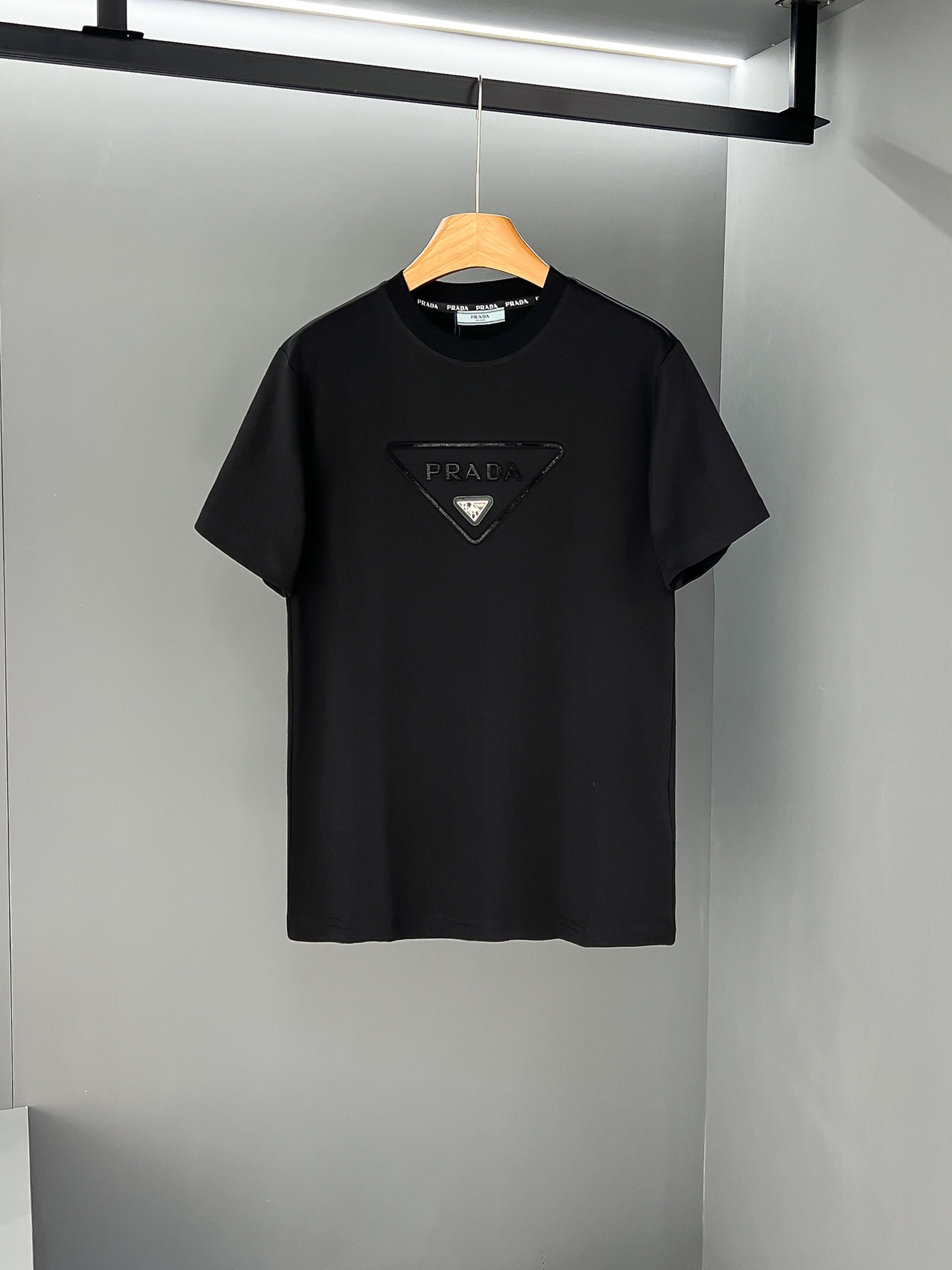 프라다 26SS 신상 반팔 티셔츠
