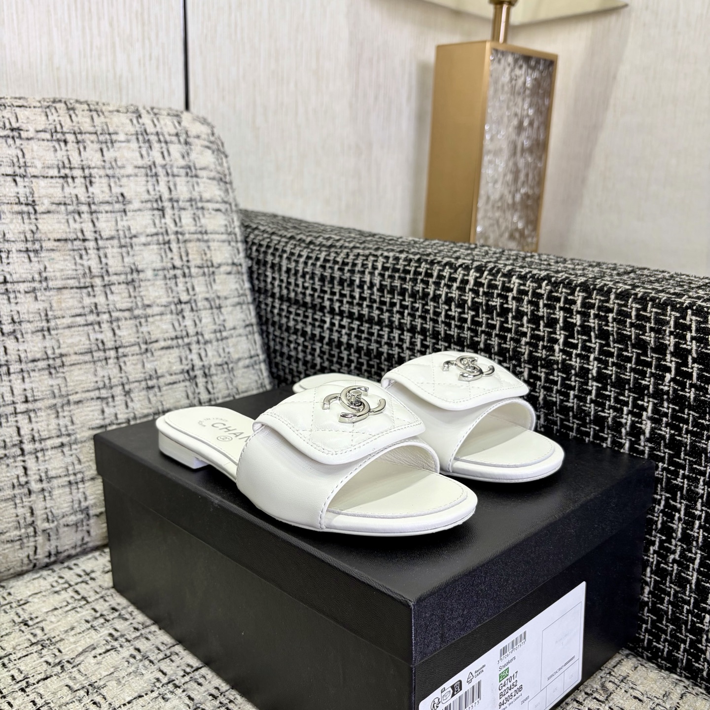 샤넬 26SS 더블 C 버클 샌들