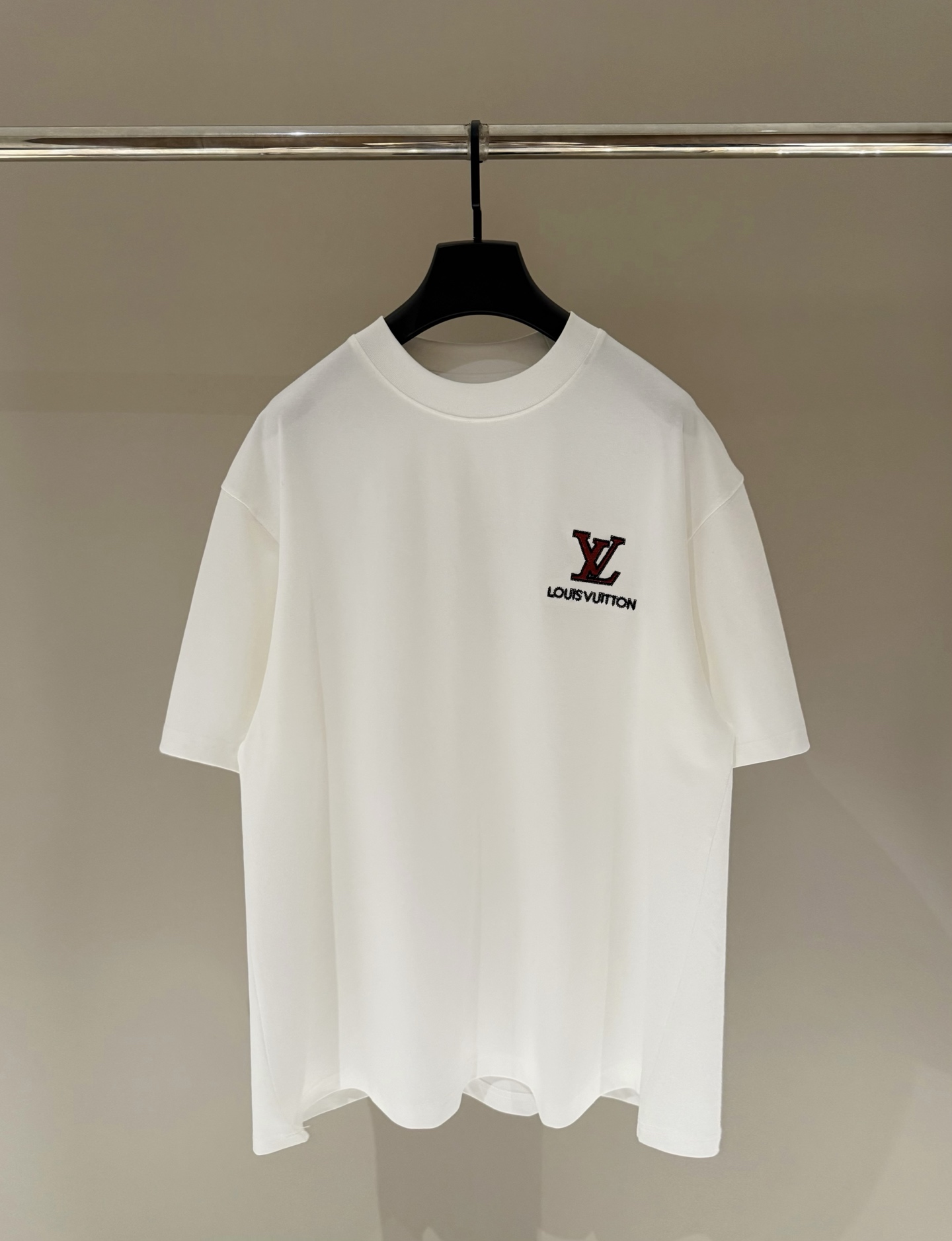 루이비통 신상 LV 로고 반팔티