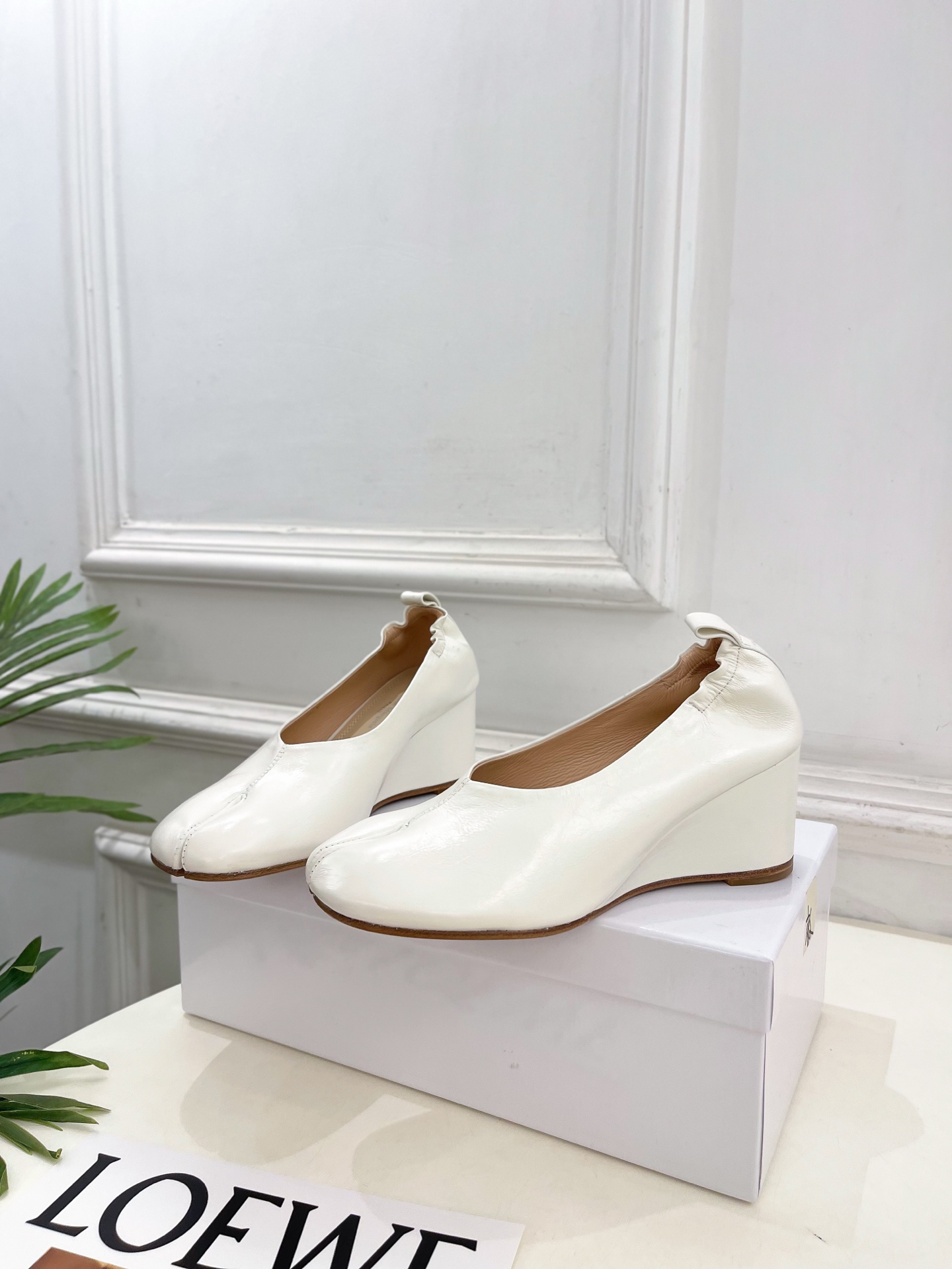 마르지엘라 26SS 타비 웨지 펌프스 6cm