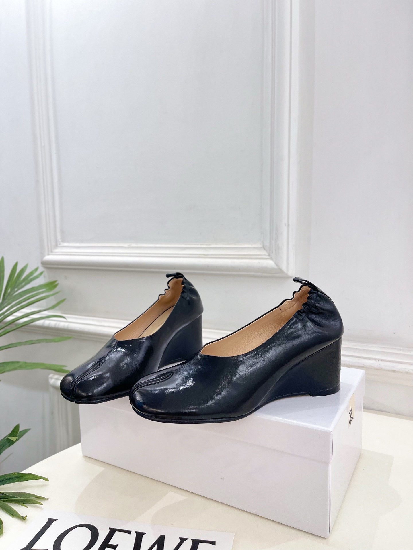 마르지엘라 26SS 타비 웨지 펌프스 6cm
