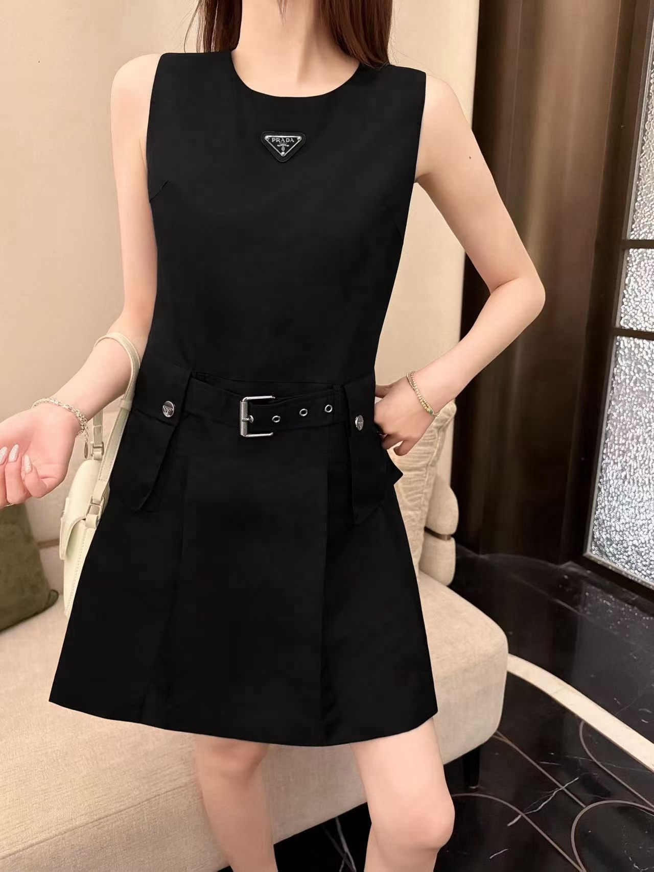 프라다 26 신상 벨티드 원피스