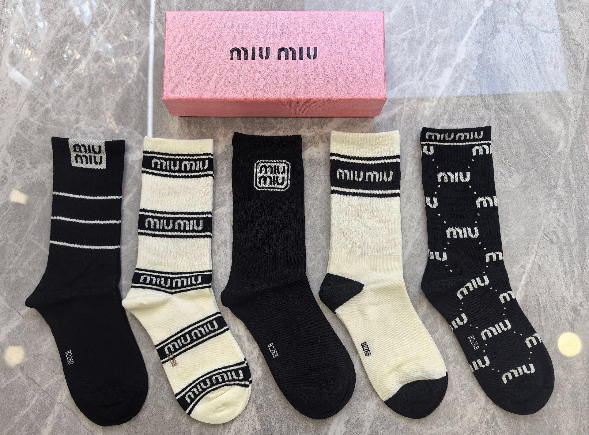 미우미우 양말