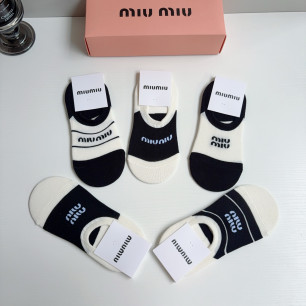 미우미우 양말