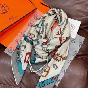 에르메스 Chevaux Dechaines shawl 스카프