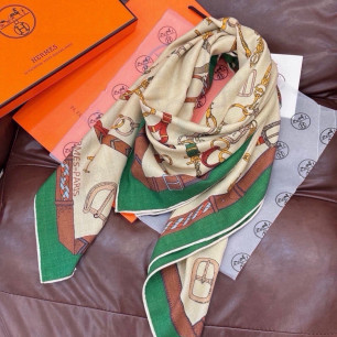 에르메스 Chevaux Dechaines shawl 스카프
