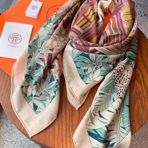 에르메스 Les 12 Leopards shawl 스카프