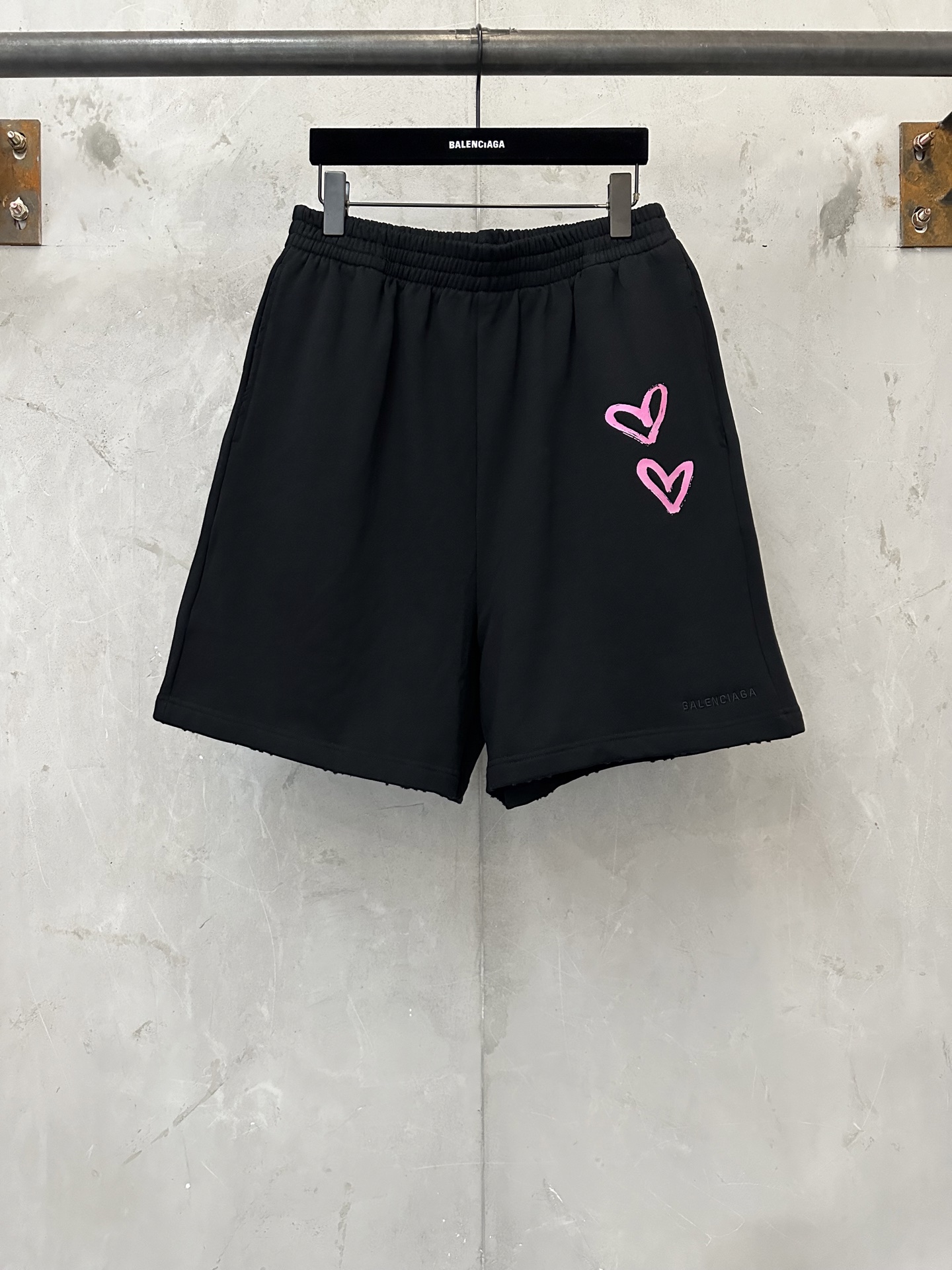 발렌시아가 26SS 하트 반바지