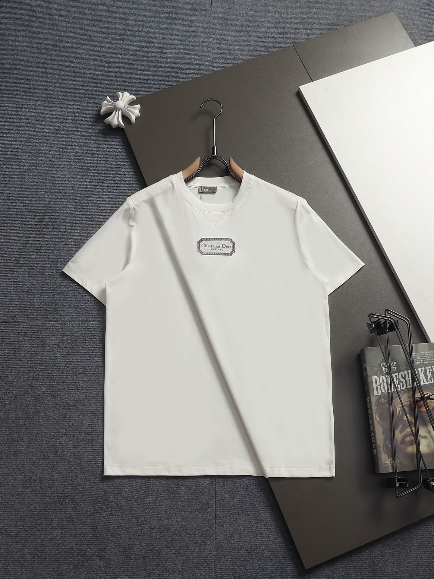 디올 레터링 입체 자수 반팔 티셔츠