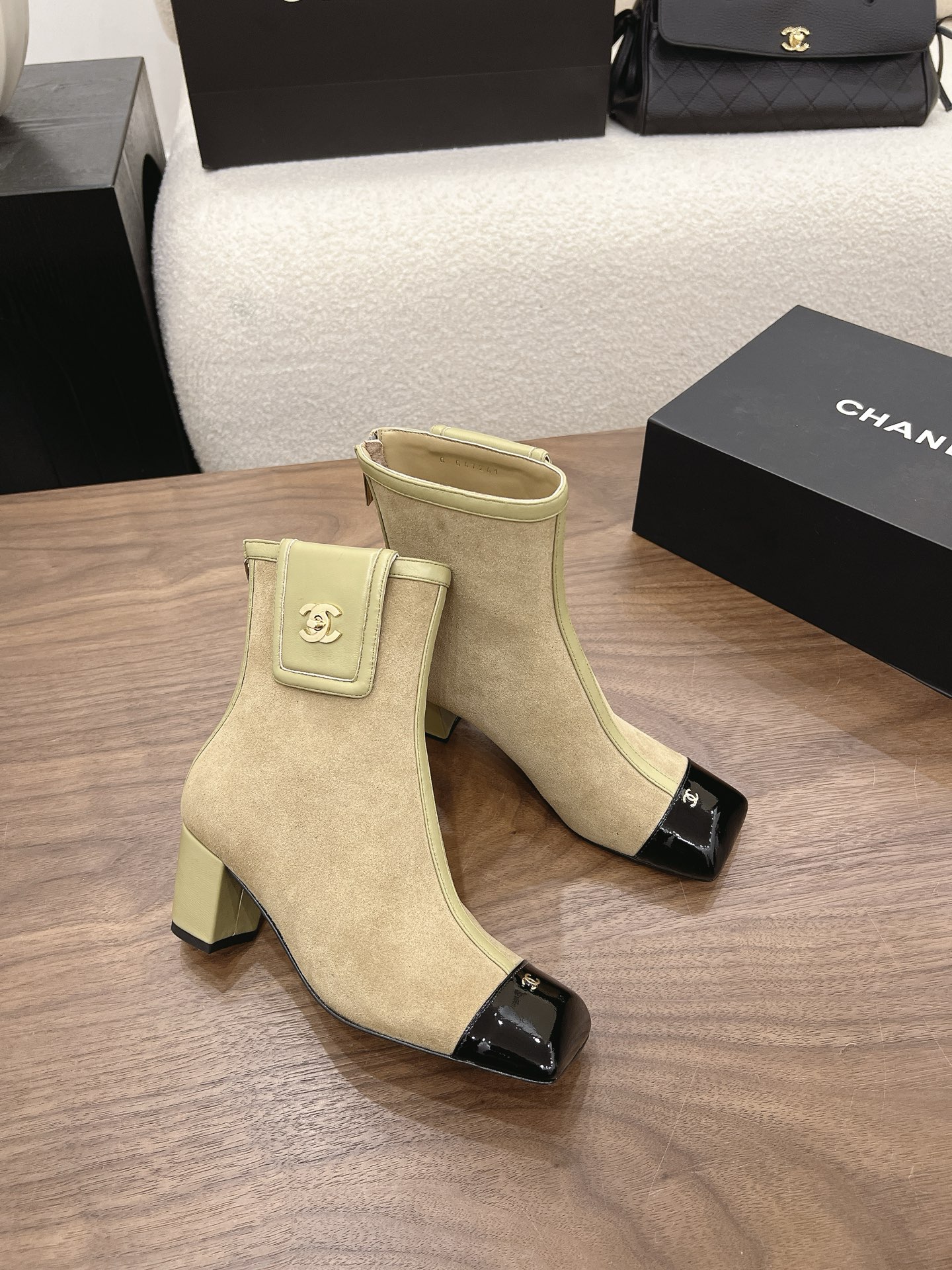 샤넬 2026 청키힐 스퀘어 토 앵클부츠 6cm