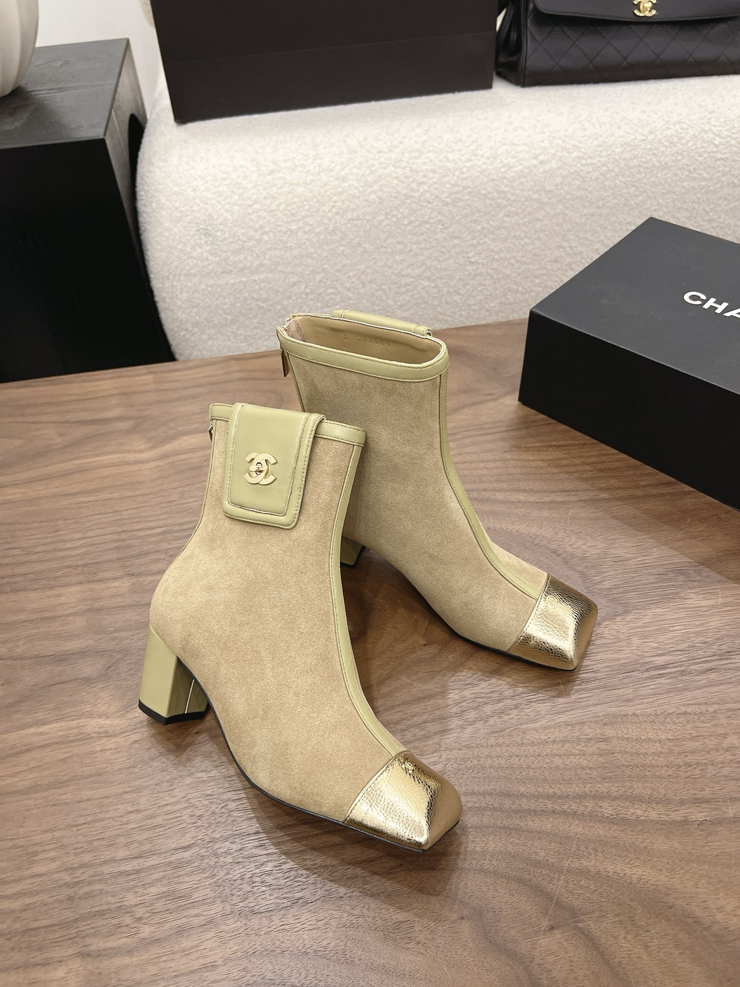 샤넬 2026 청키힐 스퀘어 토 앵클부츠 6cm