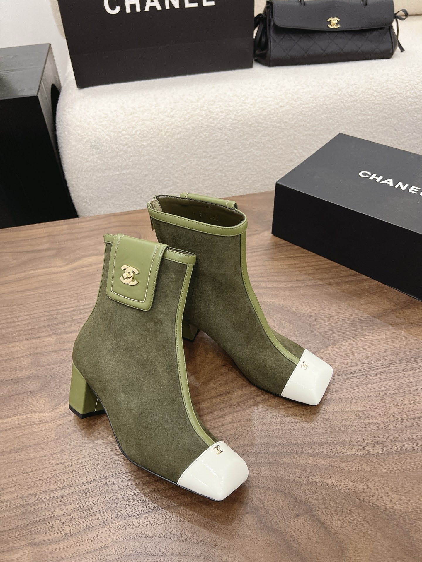 샤넬 2026 청키힐 스퀘어 토 앵클부츠 6cm