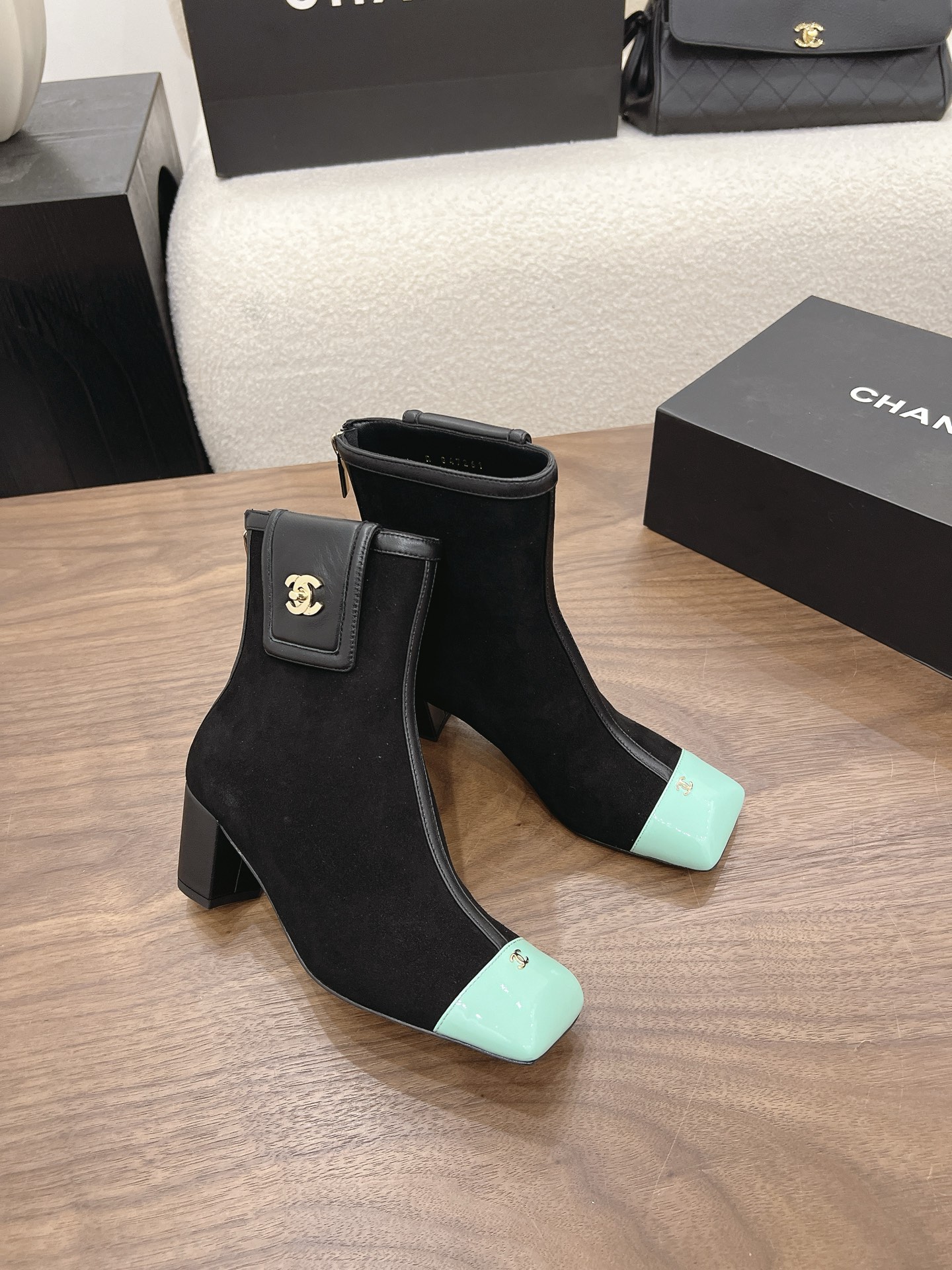 샤넬 2026 청키힐 스퀘어 토 앵클부츠 6cm