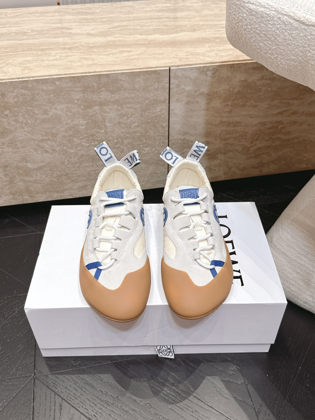 로에베 그립 스니커즈