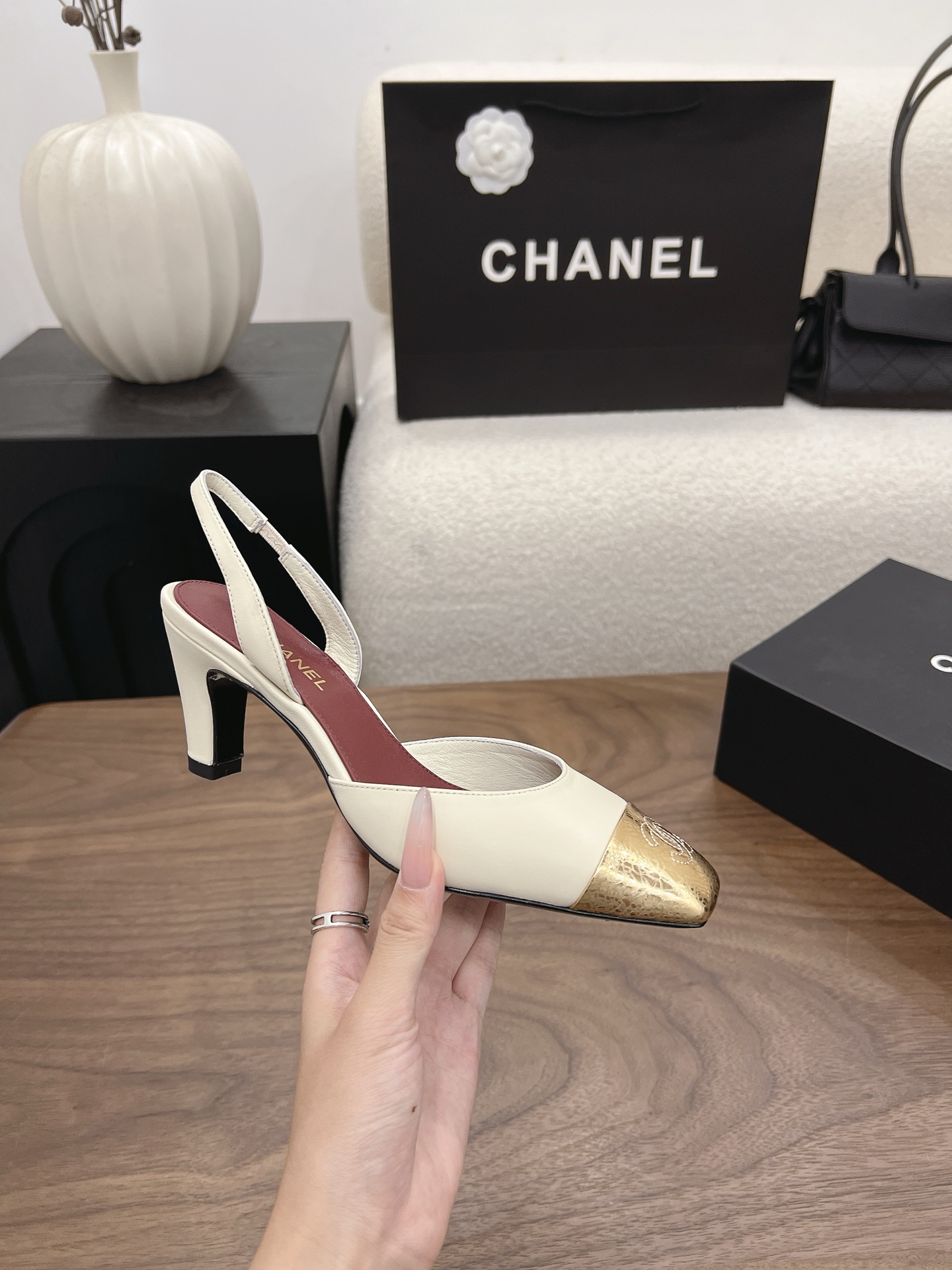 샤넬 26B 청키힐 슬링백 6.5cm
