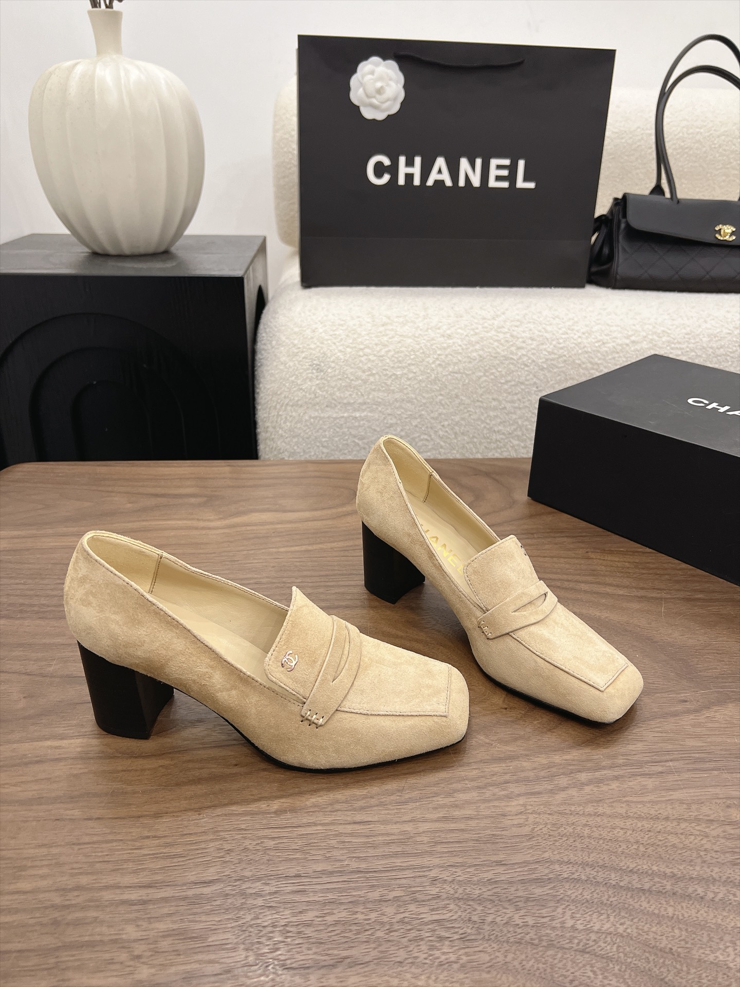 샤넬 26B 스퀘어 토 청키힐 슈즈 6.5cm