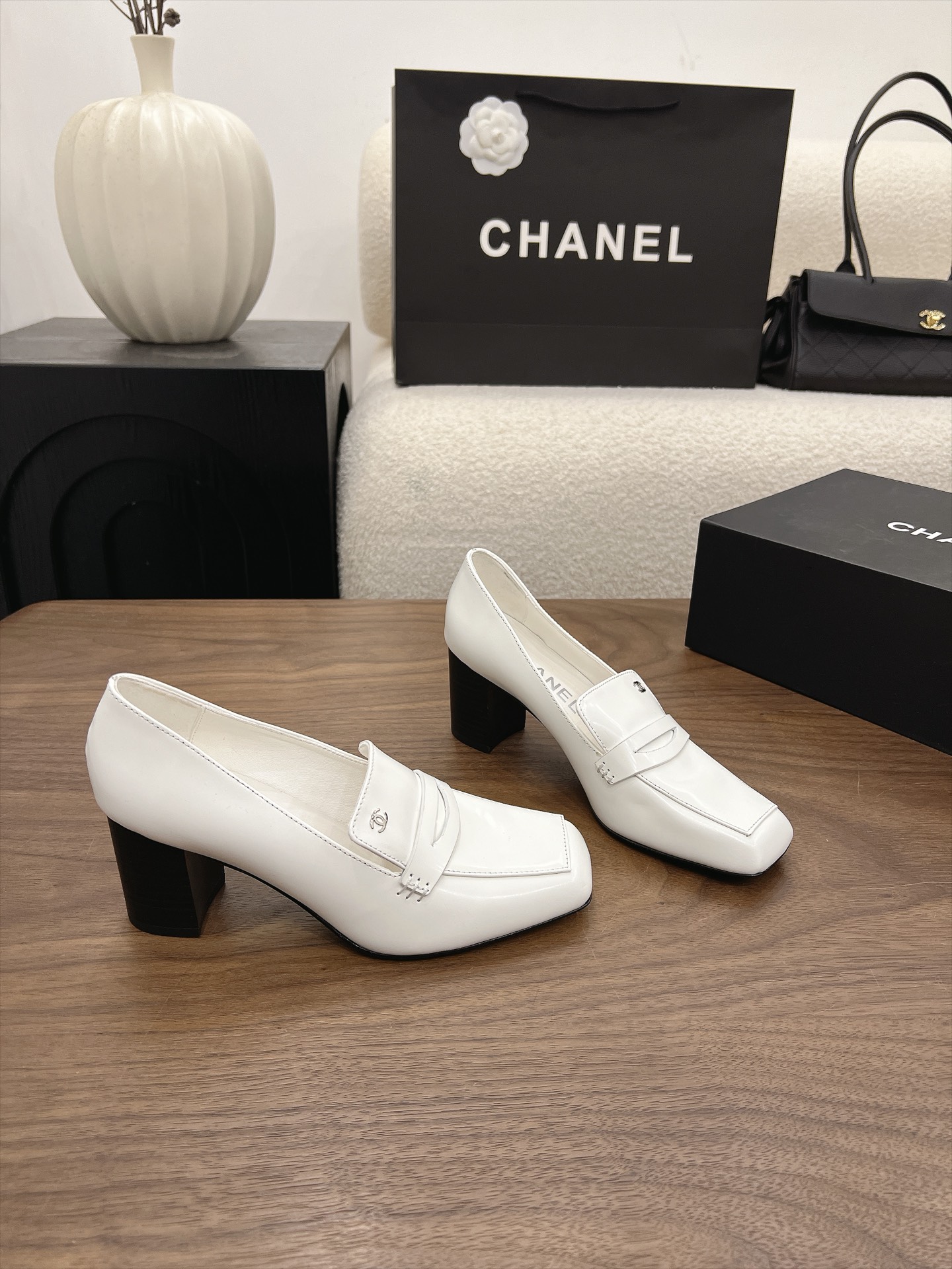 샤넬 26B 스퀘어 토 청키힐 슈즈 6.5cm