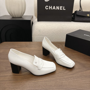 샤넬 26B 스퀘어 토 청키힐 슈즈 6.5cm