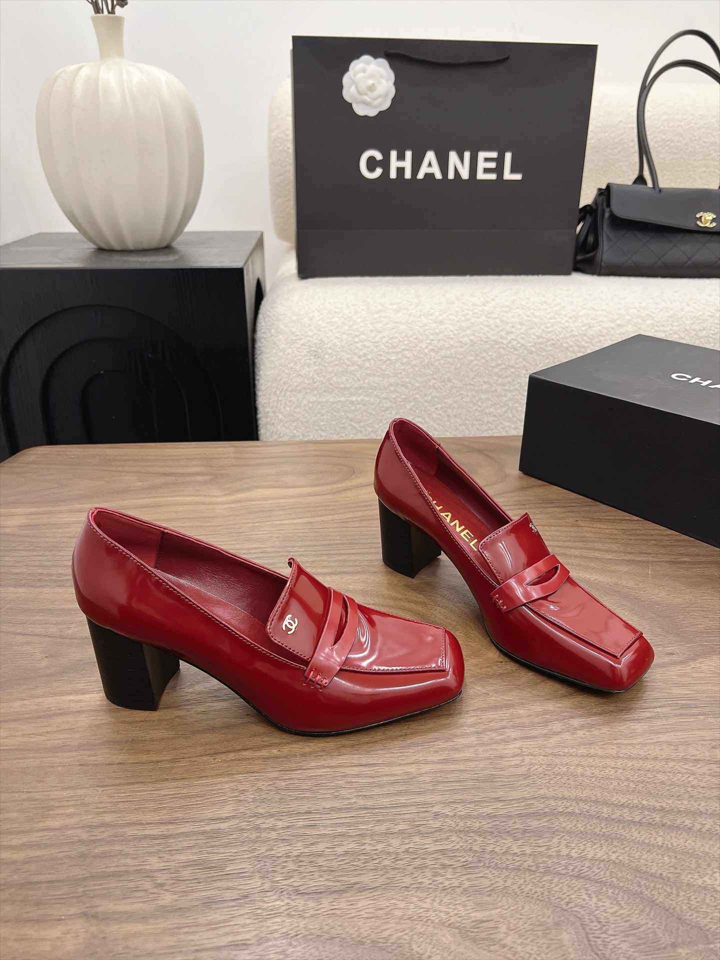 샤넬 26B 스퀘어 토 청키힐 슈즈 6.5cm