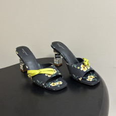 루이비통 26SS 큐브 뮬 8cm