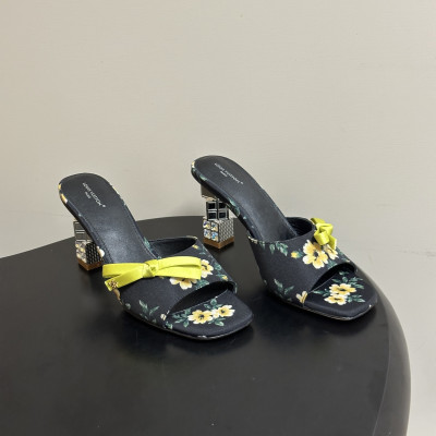 루이비통 26SS 큐브 뮬 8cm