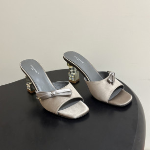 루이비통 26SS 큐브 뮬 8cm