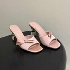 루이비통 26SS 큐브 뮬 8cm