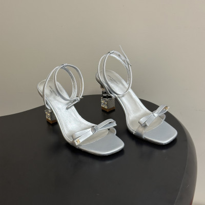 루이비통 26SS 신상 큐브 힐 샌들 8cm