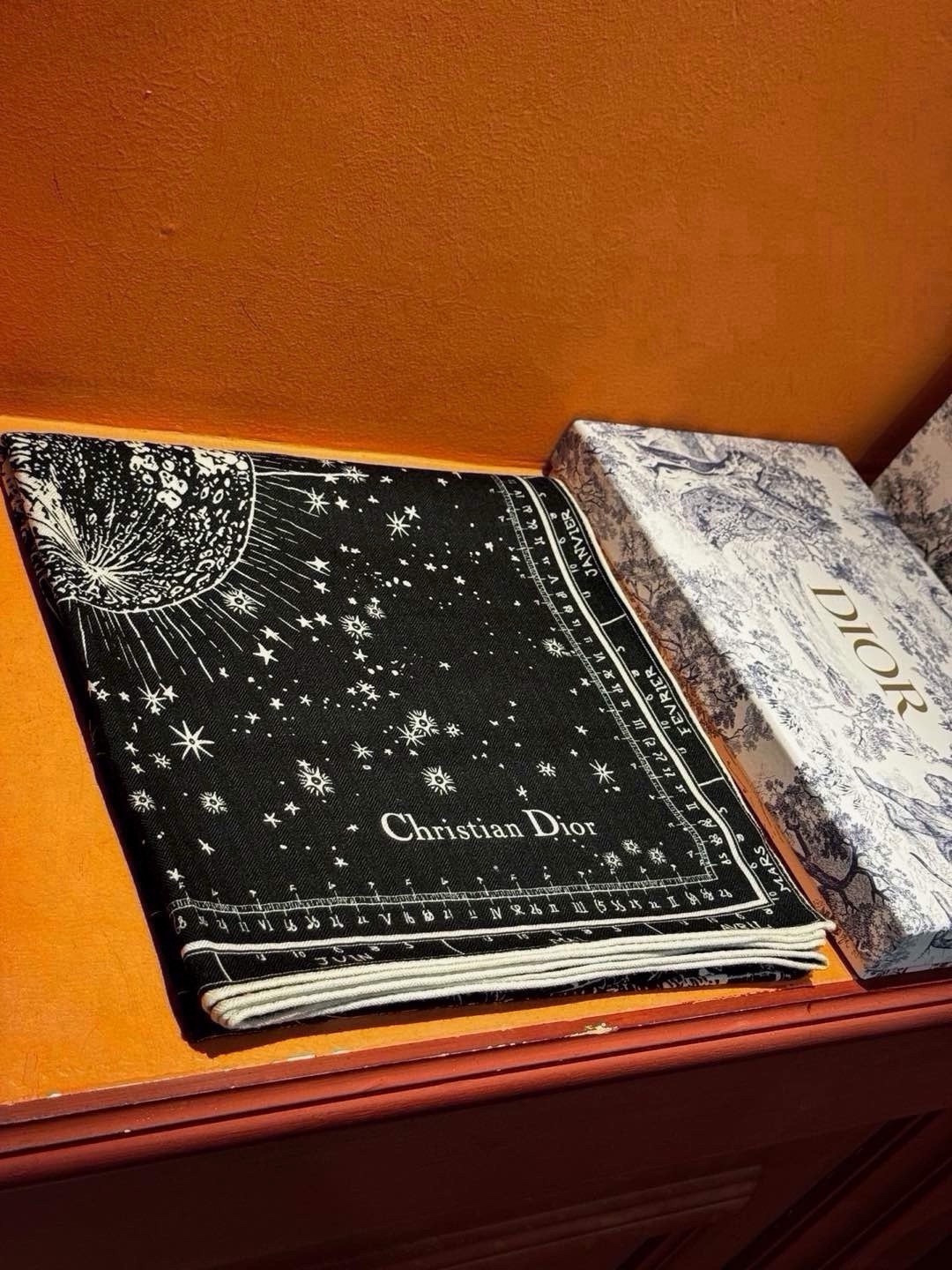 디올 Phases Lunaires 패턴 스카프