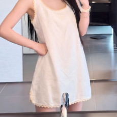 미우미우 26SS 초가을 민소매 원피스