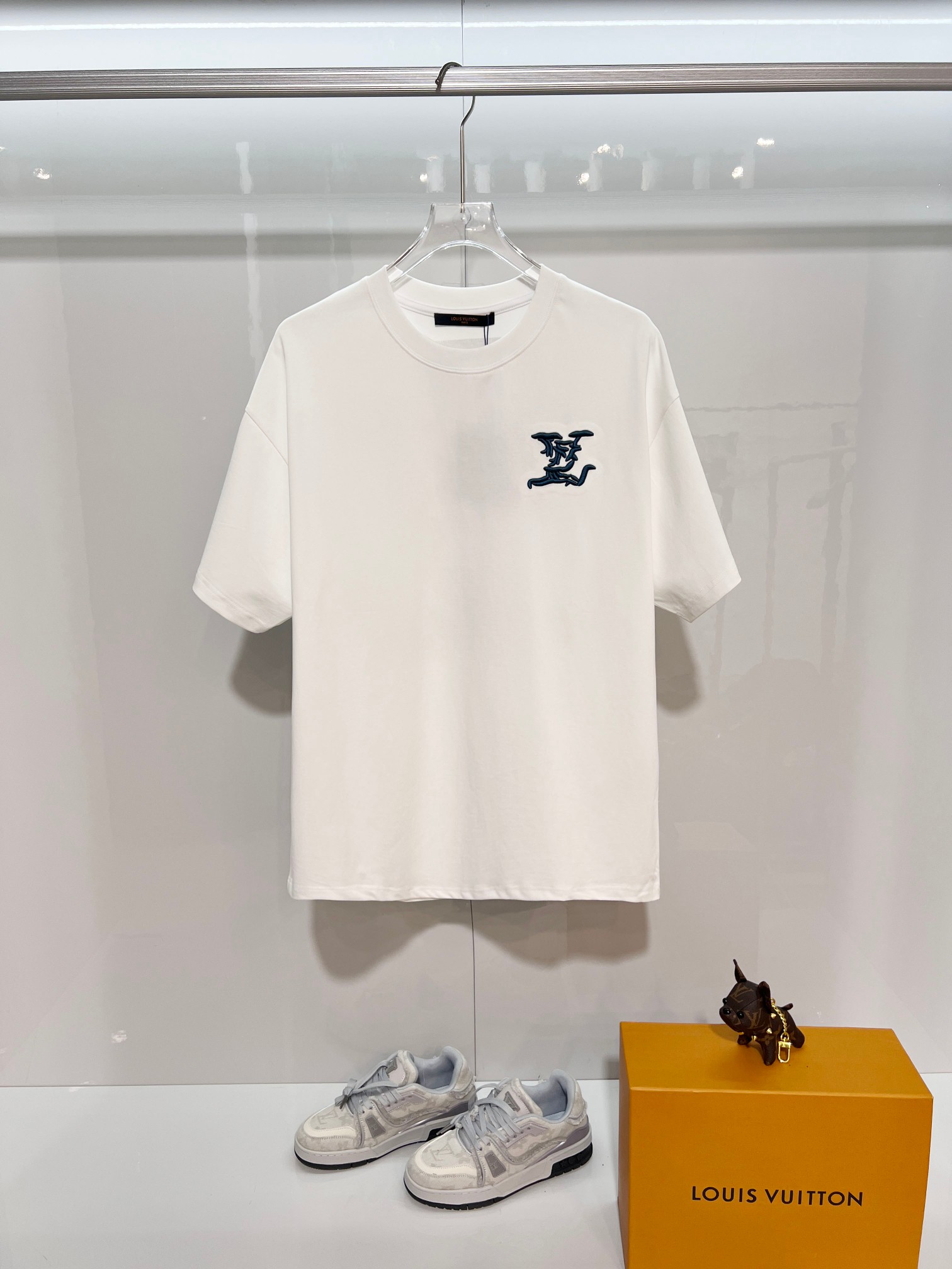 루이비통 LV로고 반팔 티셔츠