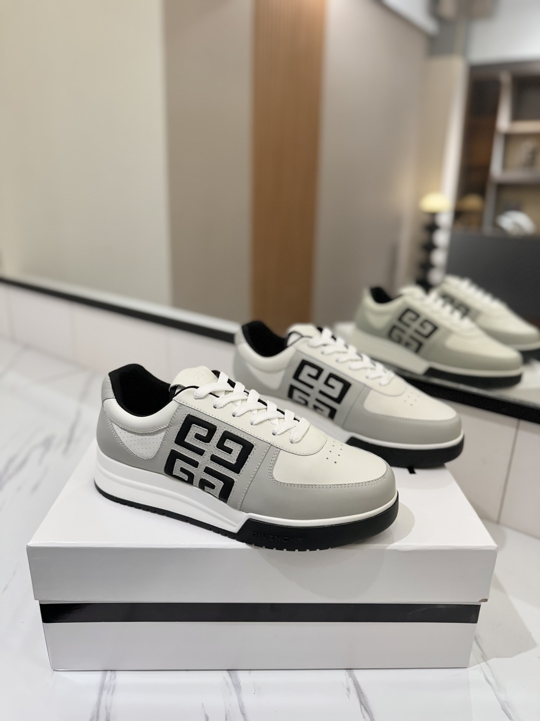 지방시 G4 스니커즈