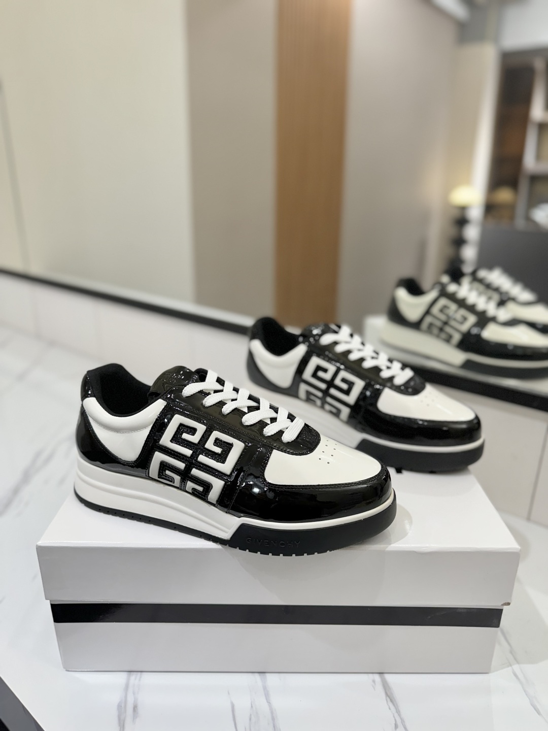 지방시 G4 스니커즈