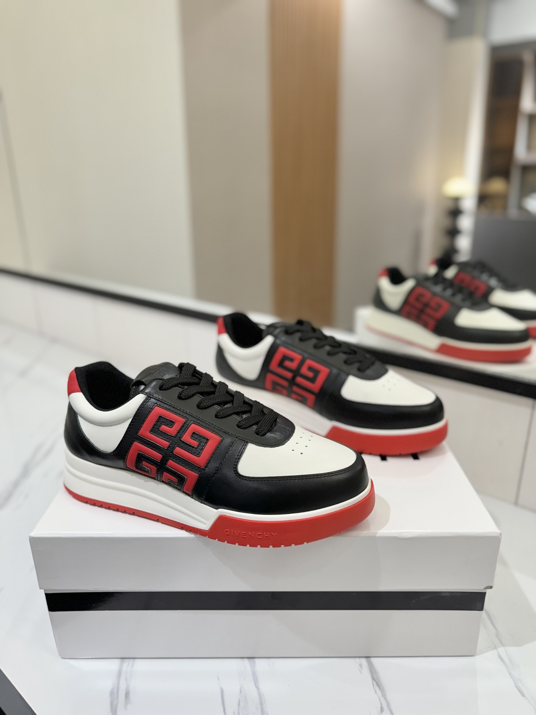 지방시 G4 스니커즈