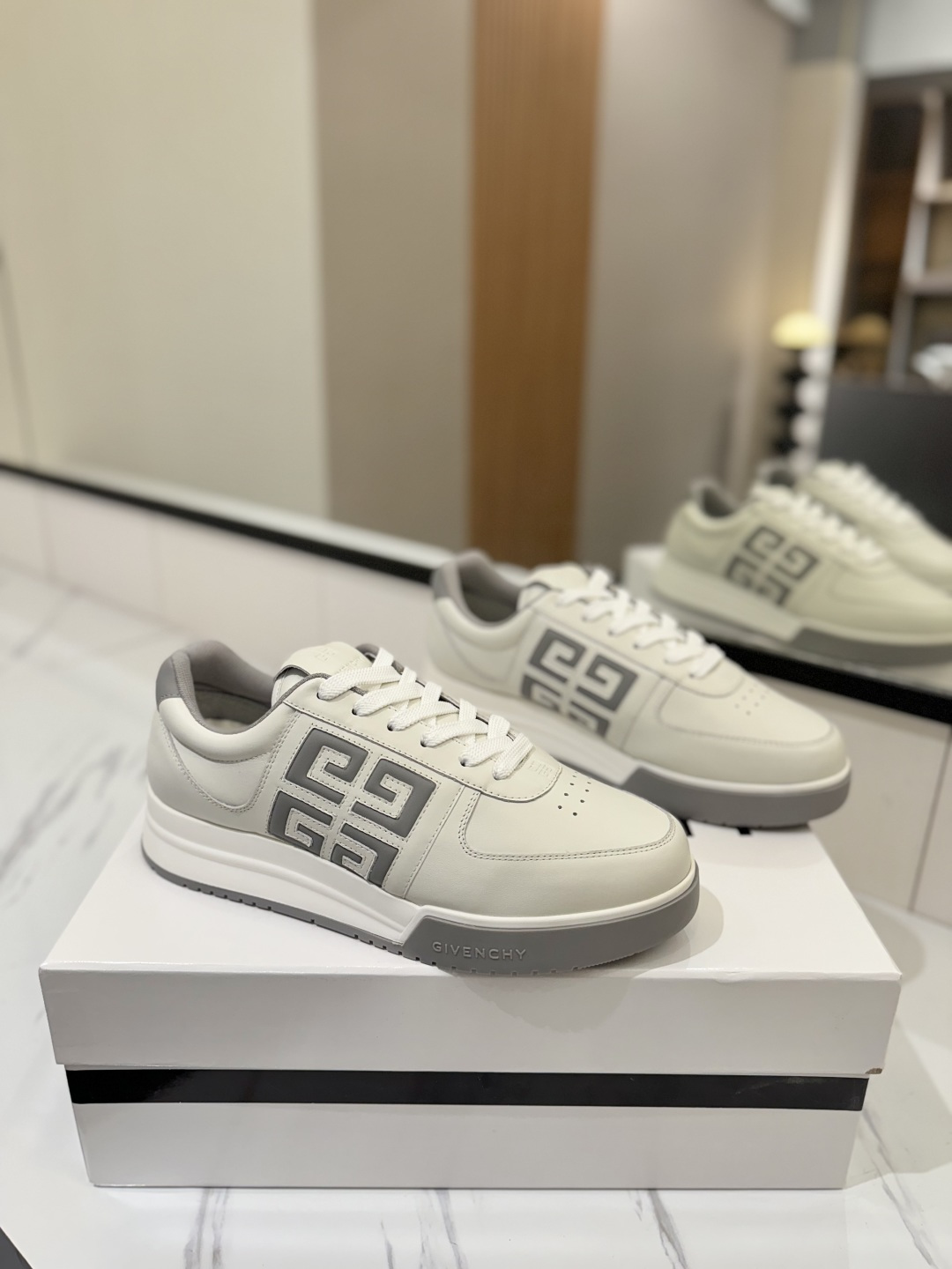 지방시 G4 스니커즈