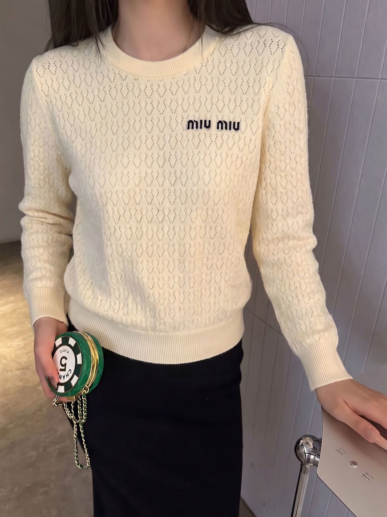 미우미우 2026FW 신상 니트