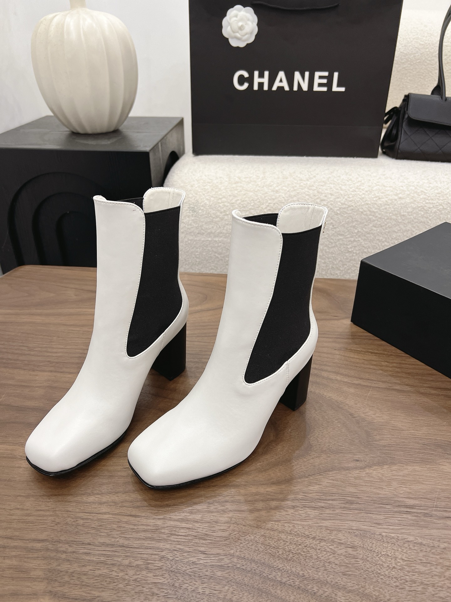 샤넬 2026 청키힐 쇼트부츠 8cm