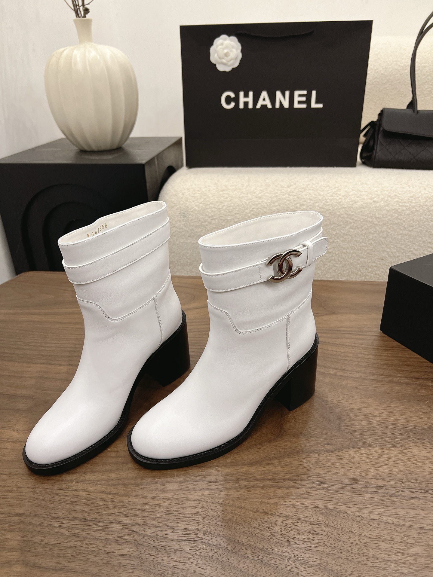 샤넬 26B 청키힐 쇼트부츠 6.5cm