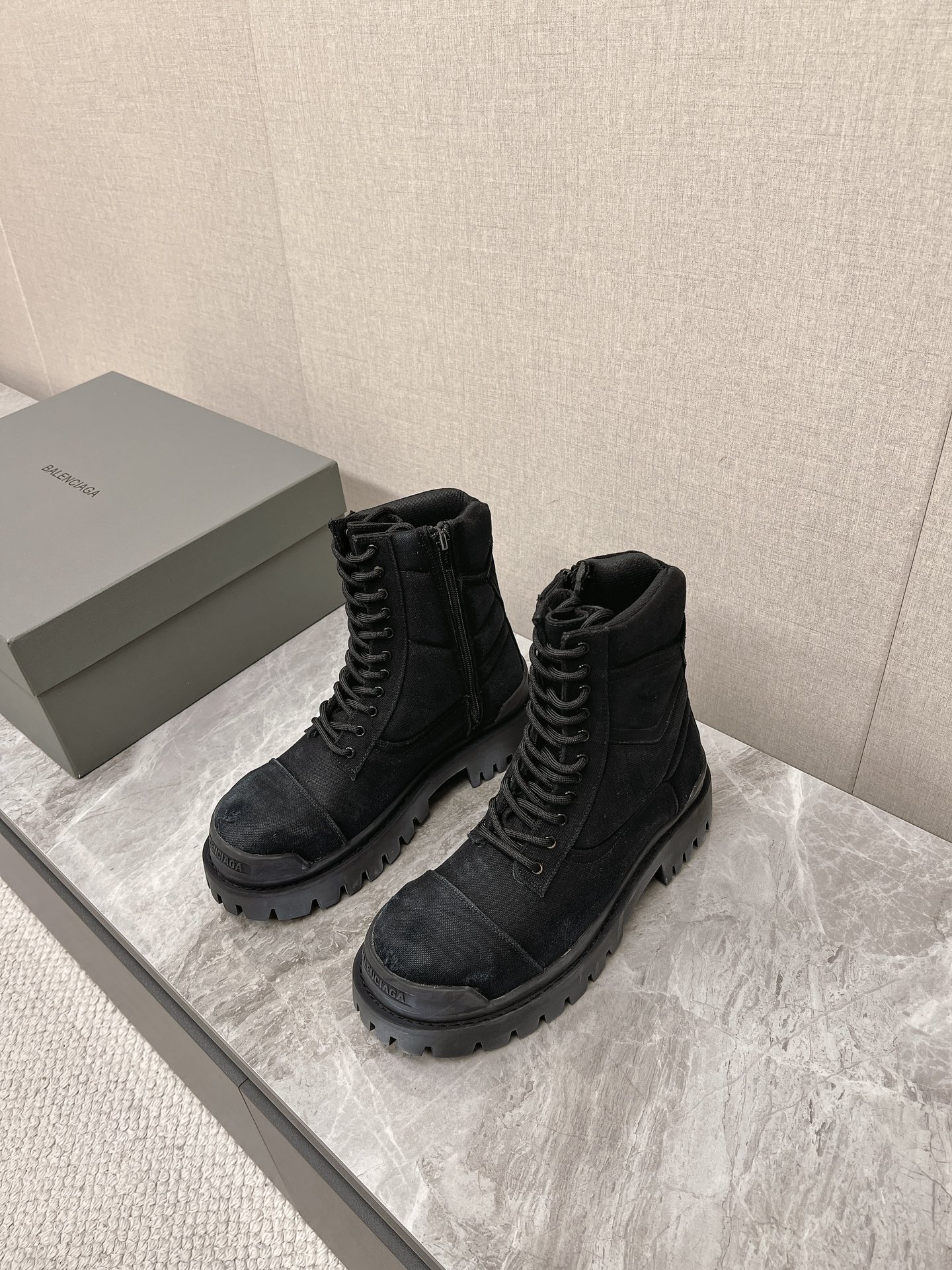 발렌시아가 컴뱃 스트라이크 부츠