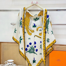 에르메스 Les Leopards 삼각 스카프