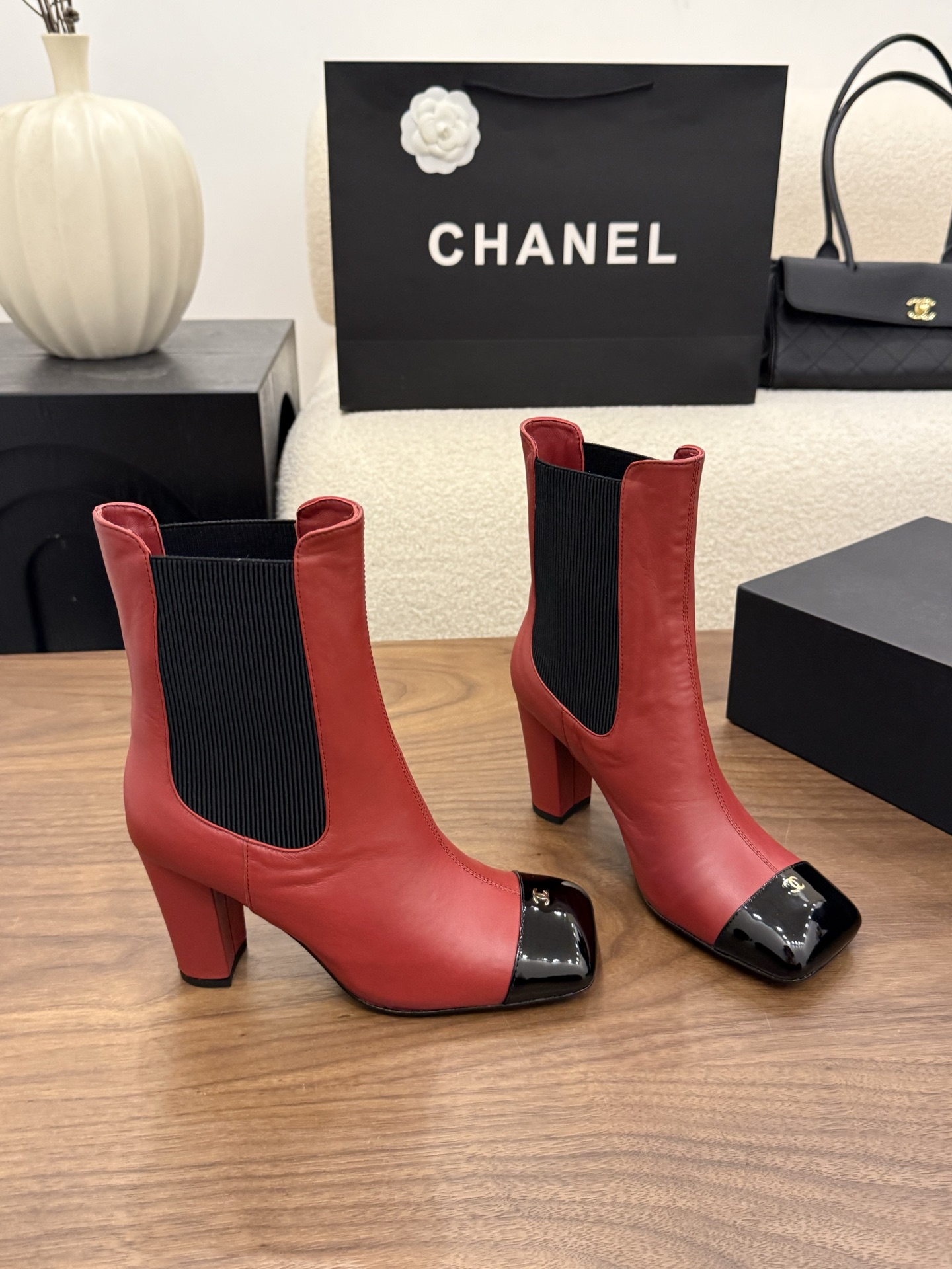 샤넬 2026 스퀘어토 첼시부츠 8.5cm
