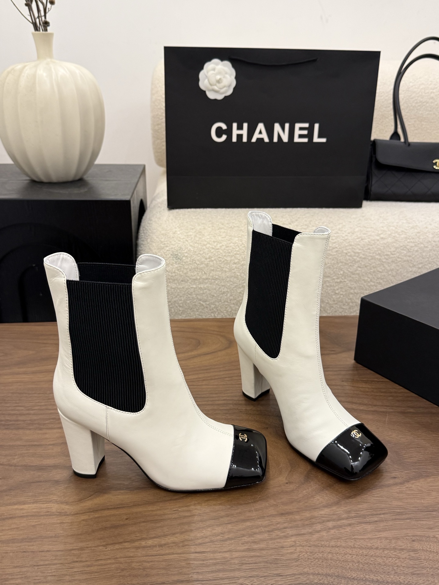 샤넬 2026 스퀘어토 첼시부츠 8.5cm