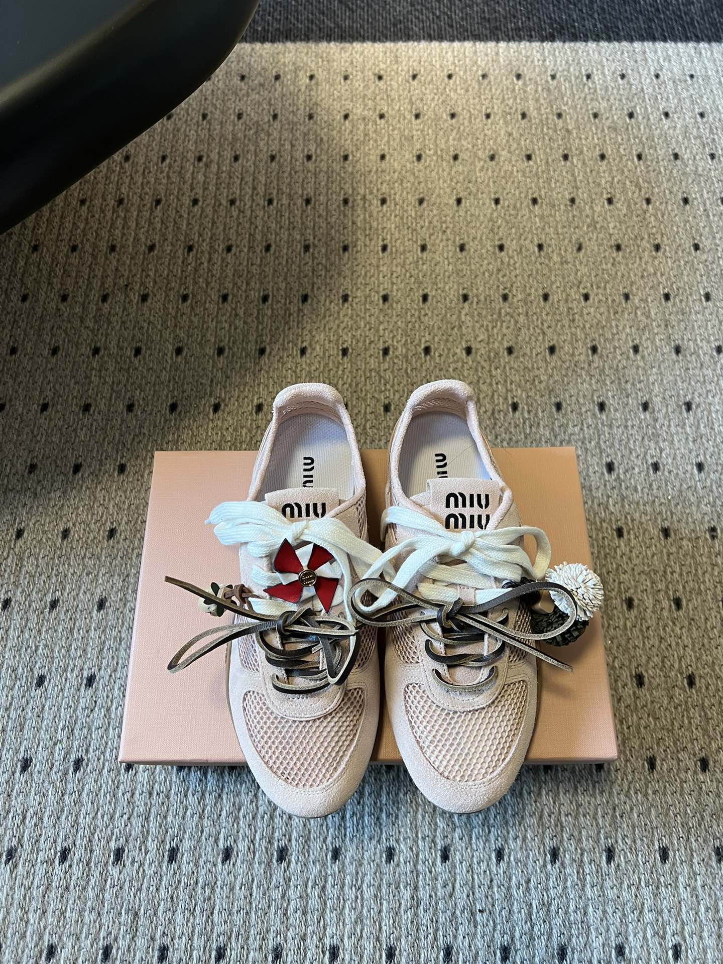 미우미우 26SS 신상 캐주얼 스니커즈