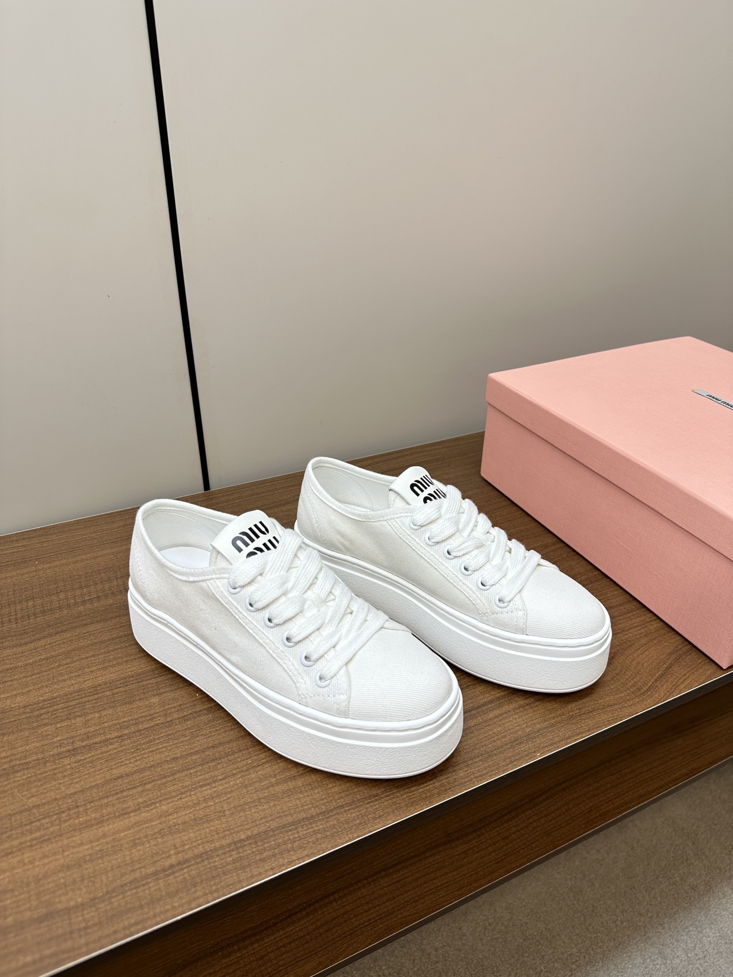 Miu Miu 2024 통굽 스니커즈