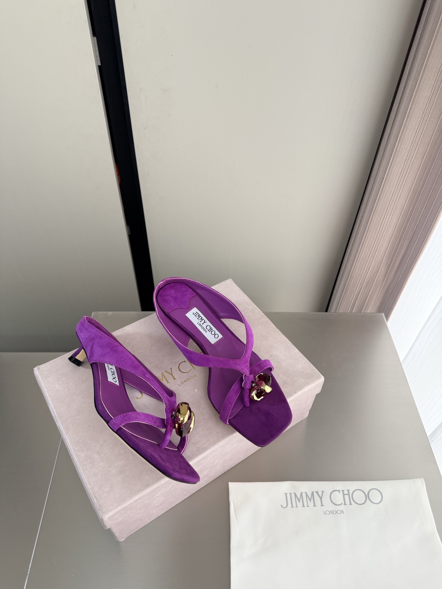 지미추 에메리 스톤 미들힐 샌들 3.5cm