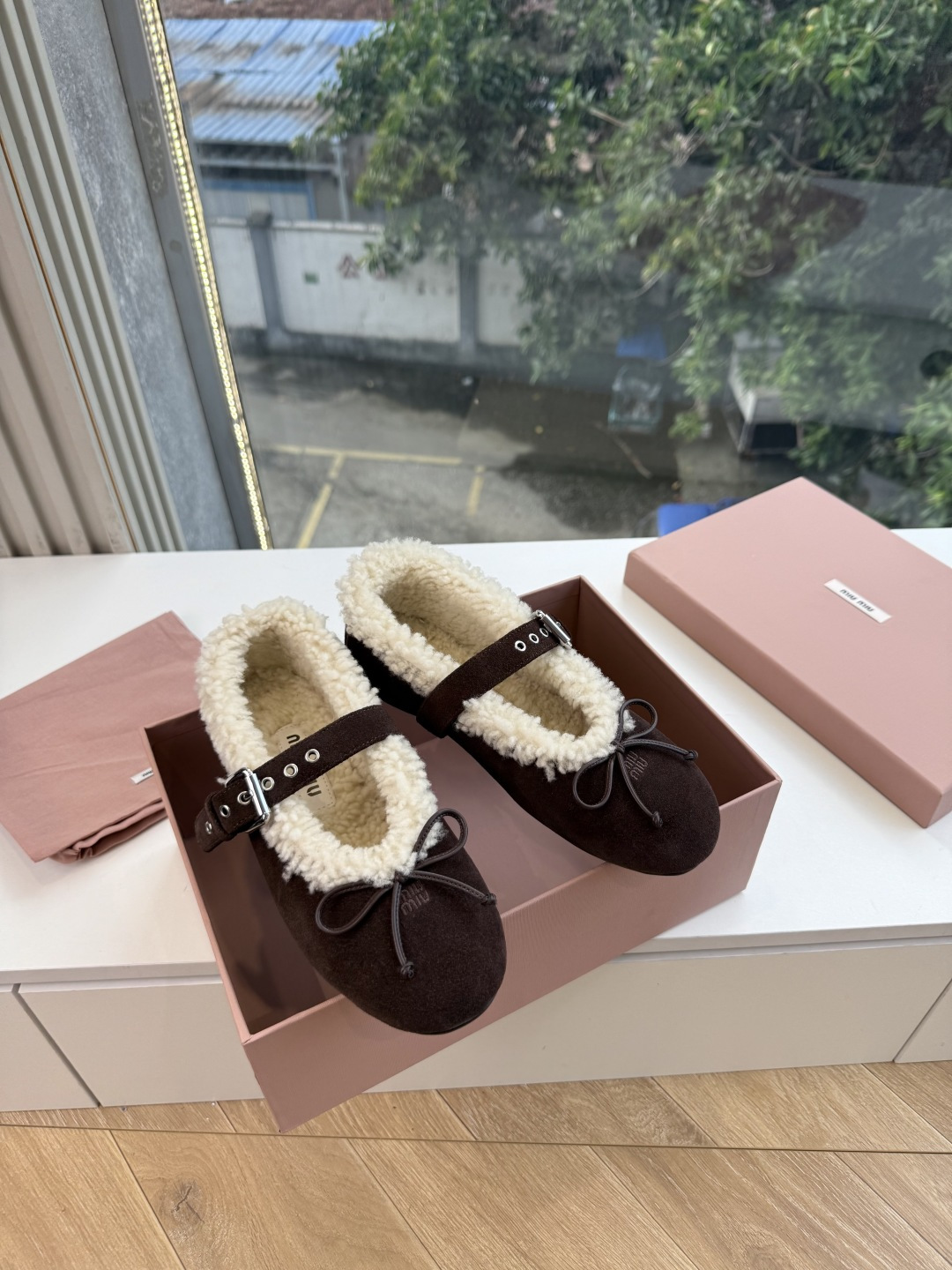 미우미우 가을 겨울 신상 양모 플랫슈즈