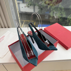 발렌티노 레벨레 오픈토 펌프스