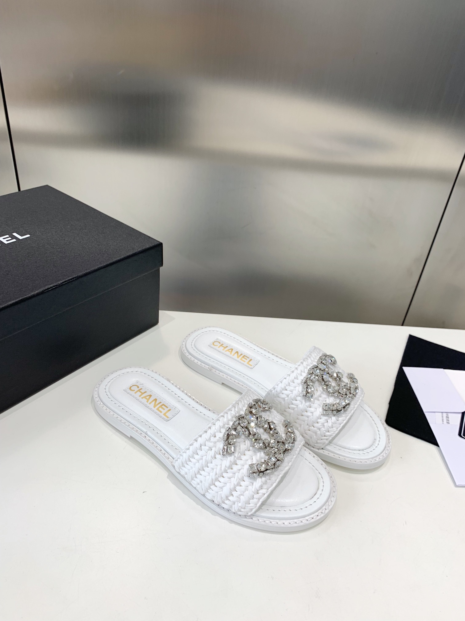 Chanel 큐빅 짜임 슬리퍼