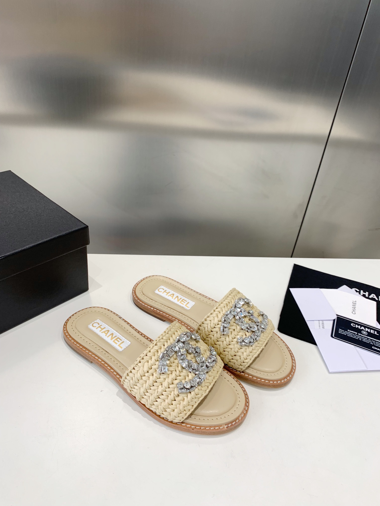 Chanel 큐빅 짜임 슬리퍼